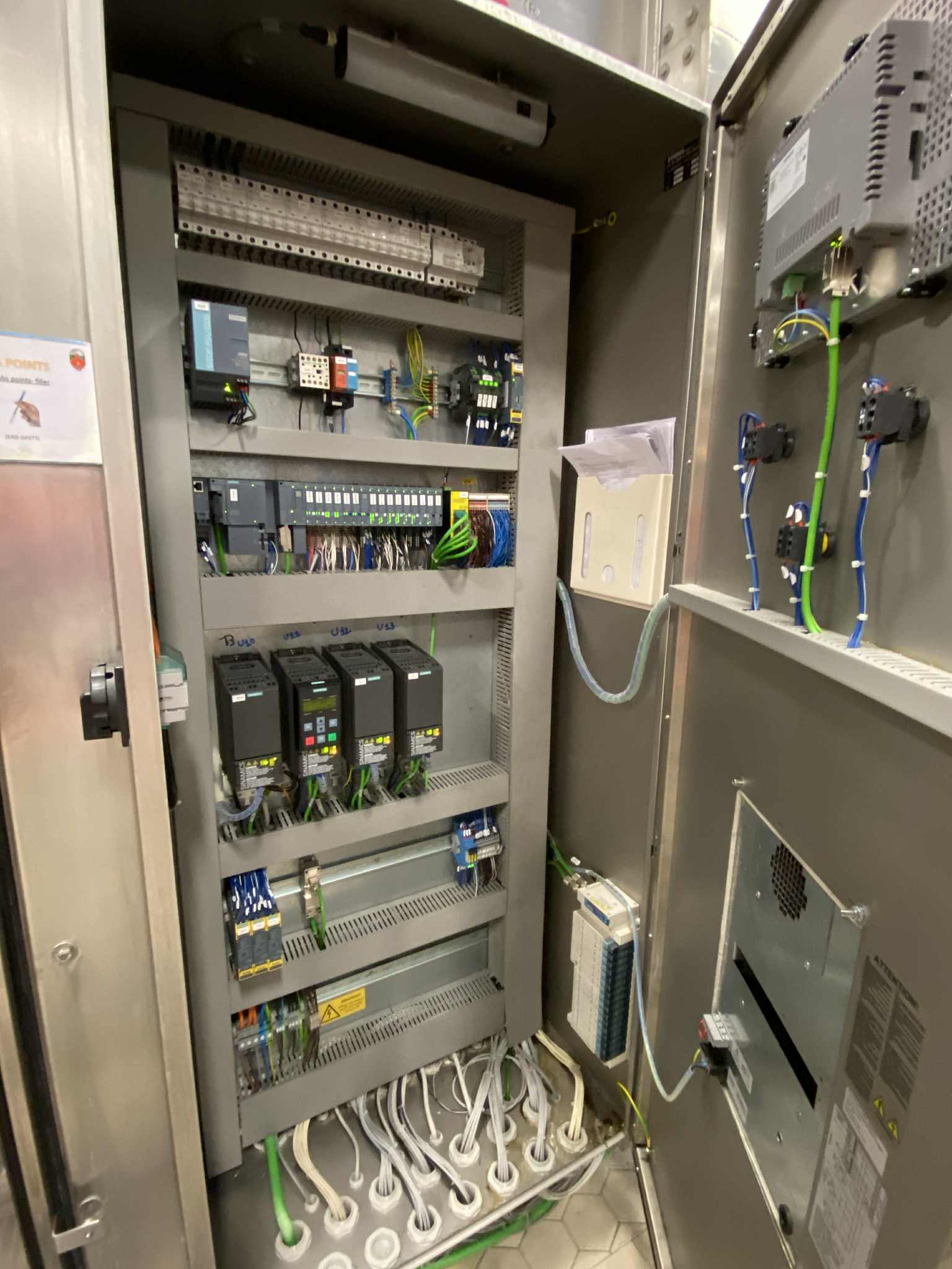 Elektroinstalace ve výrobní hale