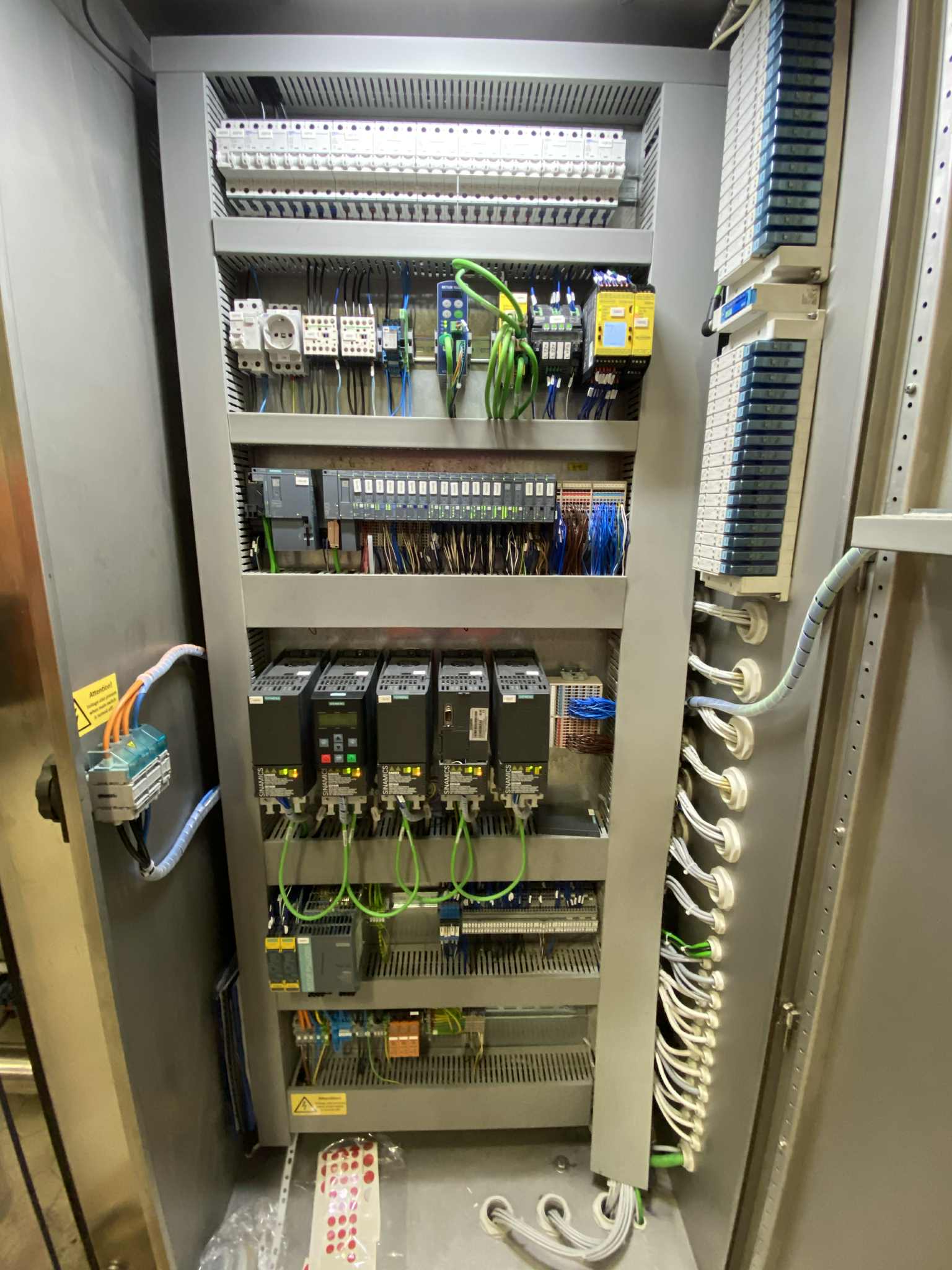 Instalace elektro v průmyslovém objektu